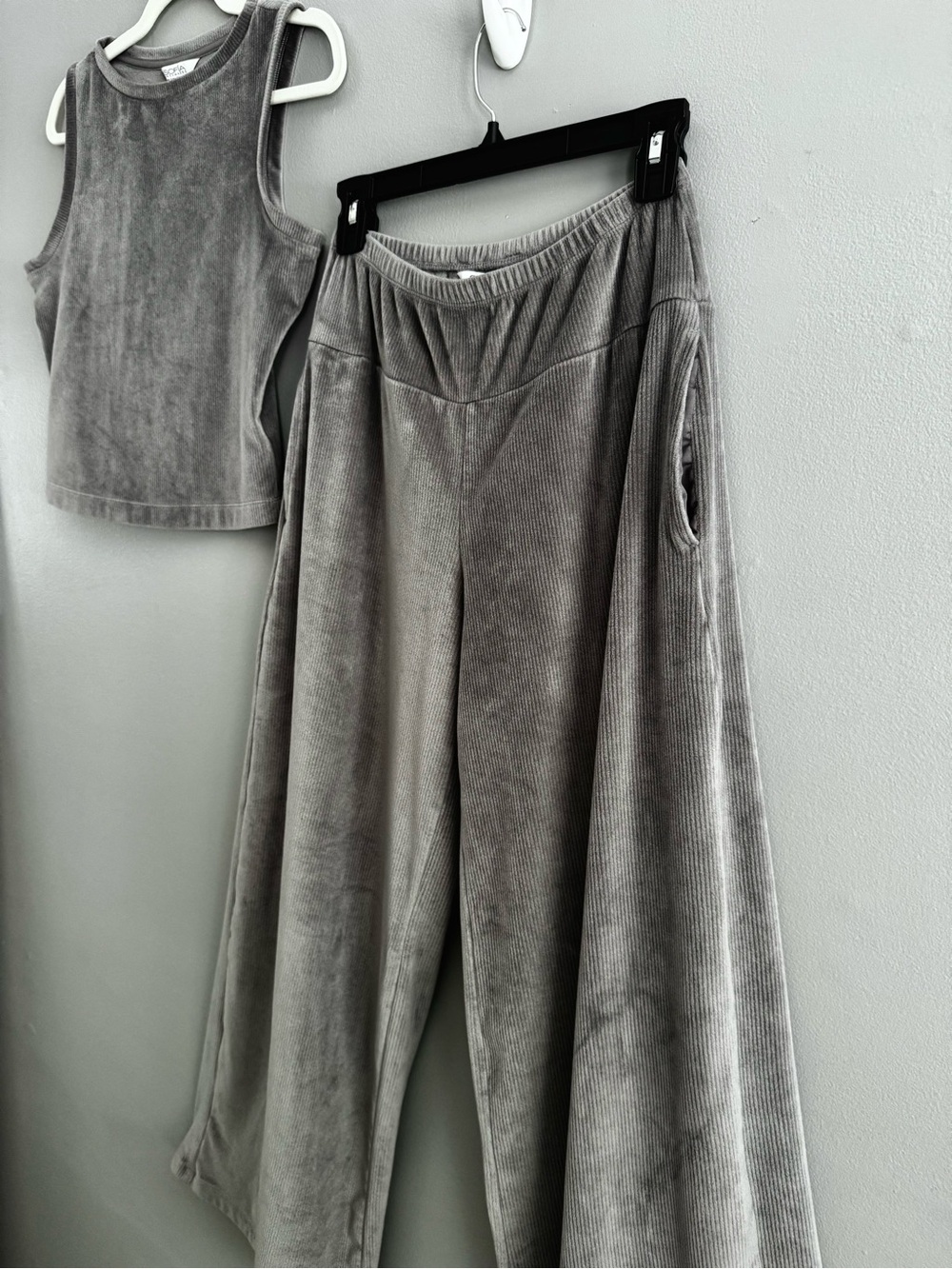 sofia by sofia vergara Gray Velour Wide-Leg lounge set - Picture 7 of 11